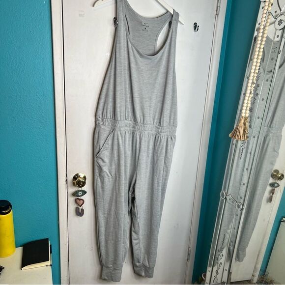 Nike Women's Yoga Sleeveless Stretch Gray Cj5280 Jumpsuit - Picture 1 of 10